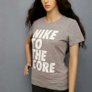 Women's Nike t-shirt
Grey